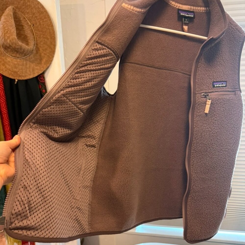 NWT Patagonia Women's Retro Pile Fleece Vest, Medium in Dusky Brown - Picture 5 of 6